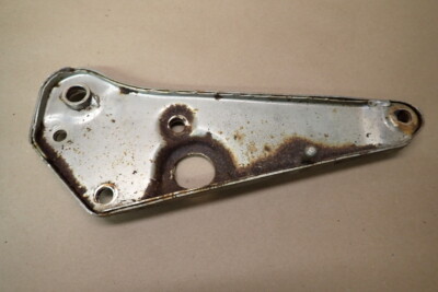 М 1981 SUZUKI GS450T LEFT MUFFLER FENDER BRACKET MOUNT 43820-44102