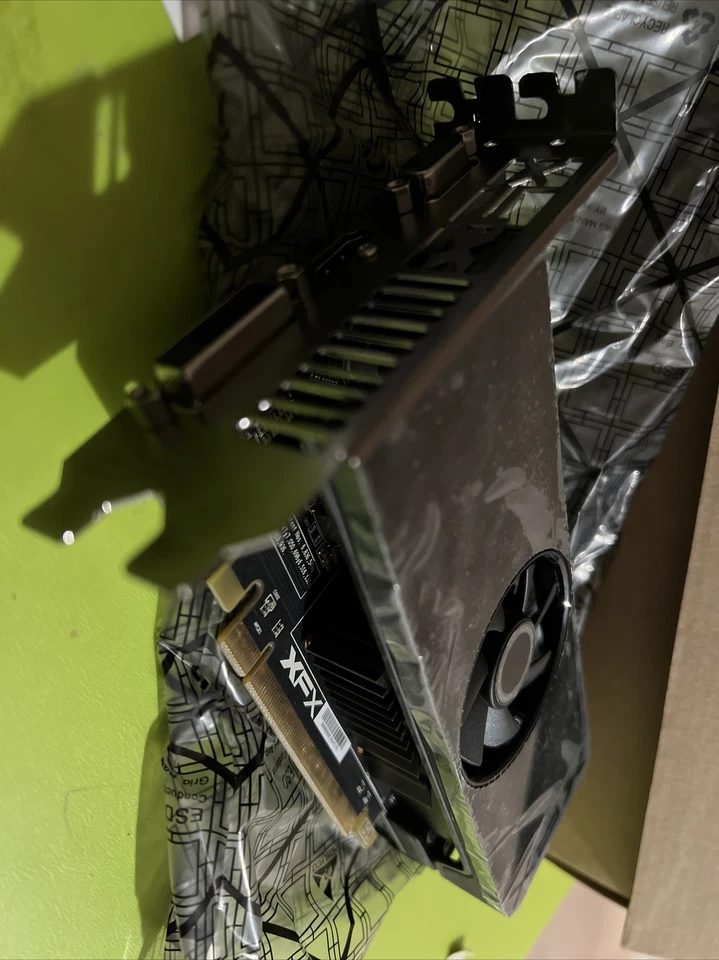 Gigabyte AMD Radeon R7 240 (GV-R724OC-2GI) 2GB / 2GB (max) DDR3 SDRAM PCI NEW - Image 3 of 4