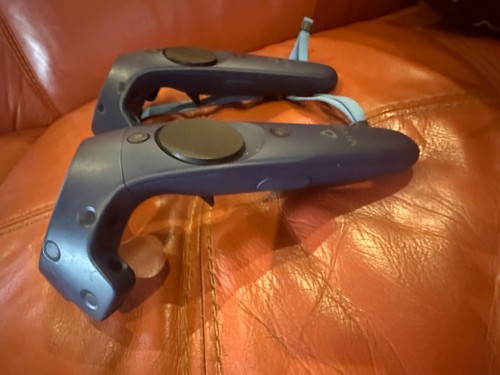 HTC VIVE Pro Wireless Controllers (2018) - Used - Picture 4 of 5