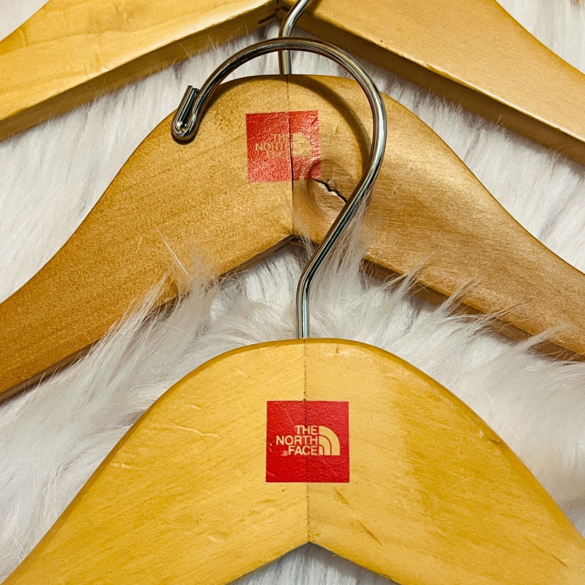 THE NORTH FACE(ノースフェース)スポーツウエアー吊保管no45 THE NORTH FACE WOODEN HANGERS SET OF 7 NORTHFACE | eBay