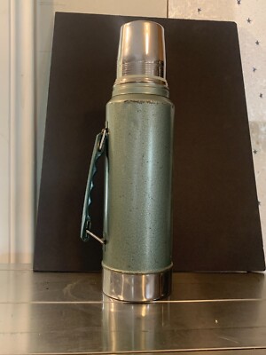 VINTAGE Aladdin Stanley 1quart Thermos A-944DH metal, Green Vacuum