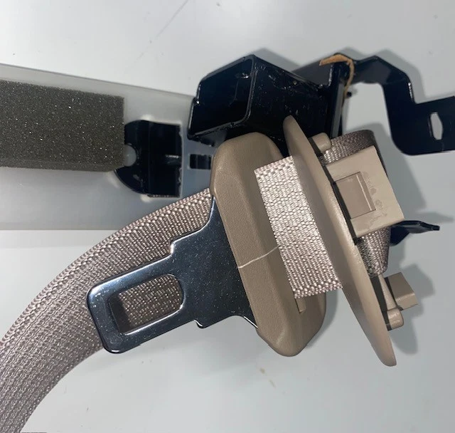 2001 - 2002 年正品通用乘客皮带和回扣器,全新原始设备制造商零件,P/N 88979077 — 第 2/4 张图片