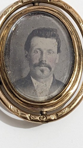Civil War Era Mourning Swivel Jewelry Gentleman's Photo Jet Gold Locket Brooch - Picture 3 of 11