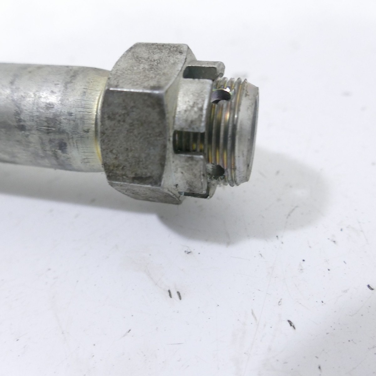 Kawasaki ZX-6R 636 B EZ:04 Schwingenachse Steckachse