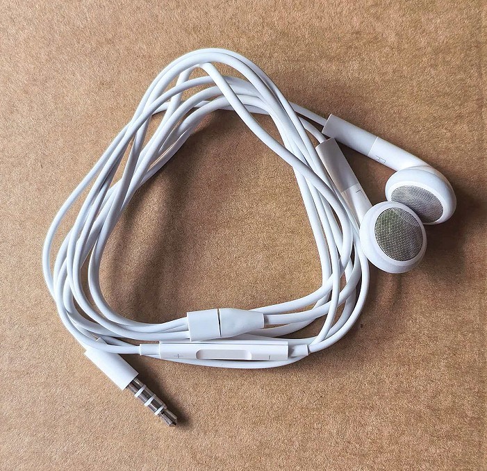 2X Authentic Apple iPod iPhone Earphones Headphones Earbuds+Remote
