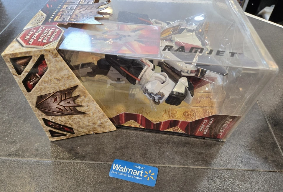 NEW 2008 TRANSFORMERS RAMJET REVENGE of the FALLEN VOYAGER CLASS WALMART CARD - Image 3 of 4