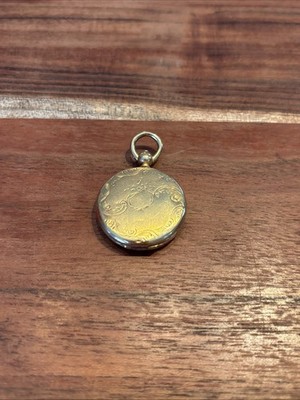 Antique Victorian Locket Pendant with portrait inside (1850s)