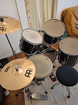 Pearl  Drum Set mit Zubehör, MEINL Becken, Ständer, Hocker, NEUES Fell Für Snare