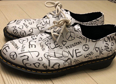 Dr. Martens 1461 Men s Leather Lace-Up Oxford US 12 White/Black Graffiti