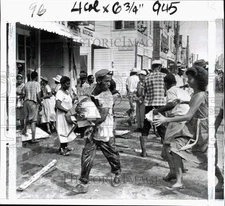 1961 Press Photo Looting After Hurricane Hattie in Belize, British Honduras