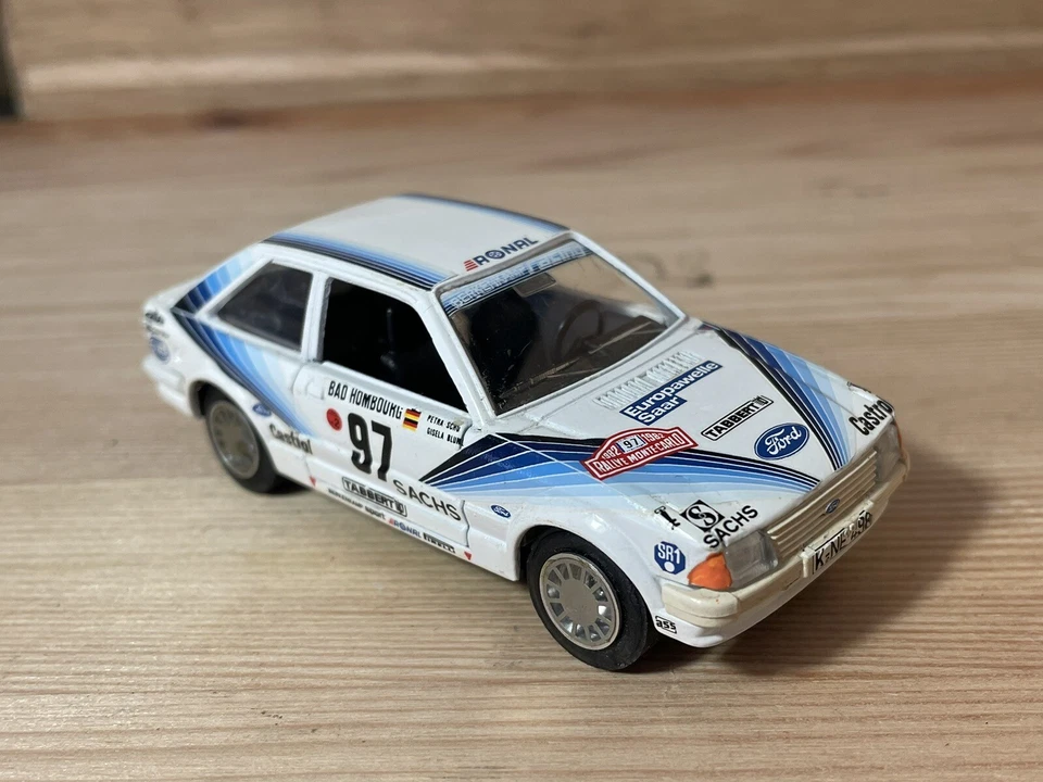 FORD ESCORT XR3 #97 G.BLUME-P.SCHUSTER RALLYE MONTECARLO 1982 SOLIDO N°1315 1:43 - Immagine 4 di 4