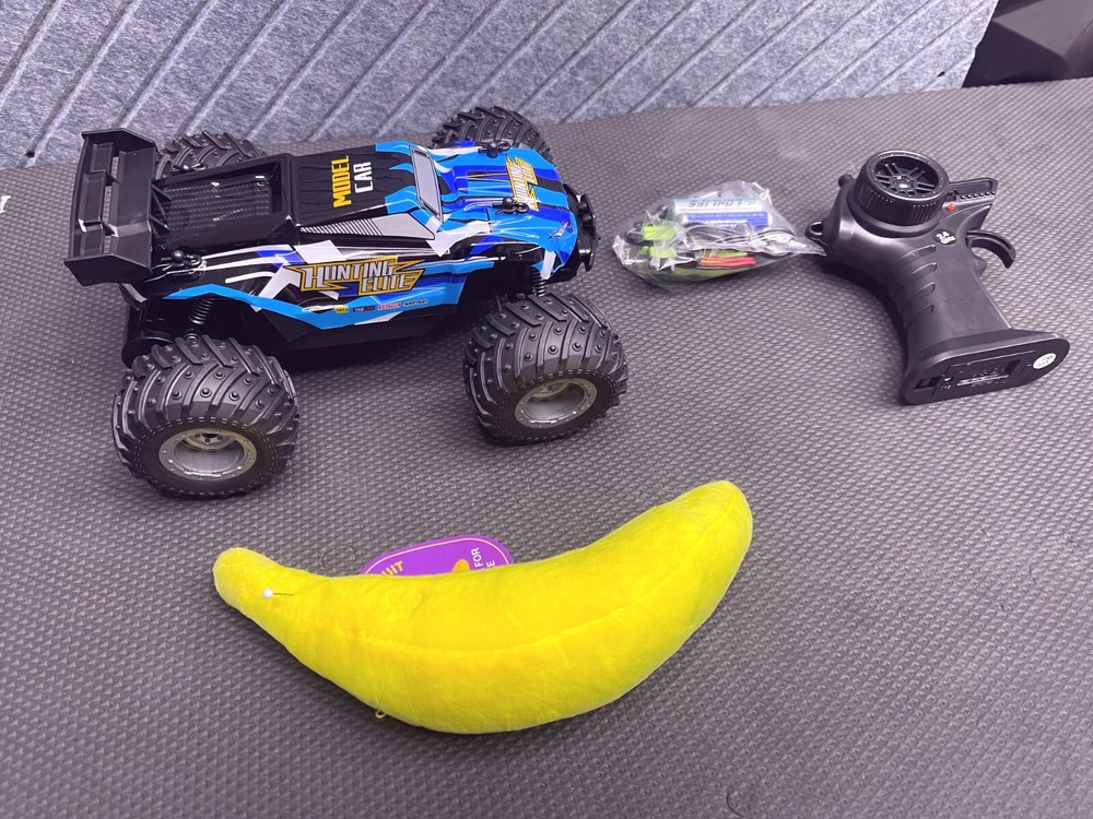 HENEROAR Remote Control Car, Remote Control Truck, 2.4Ghz All Terrain Off-Road M