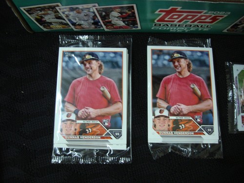 JUEGO DE BÉISBOL PARALELO TOPPS GOLD STAR 2023 con SERIE #'d LÁMINA DE ORO SOTO - Imagen 4 de 11