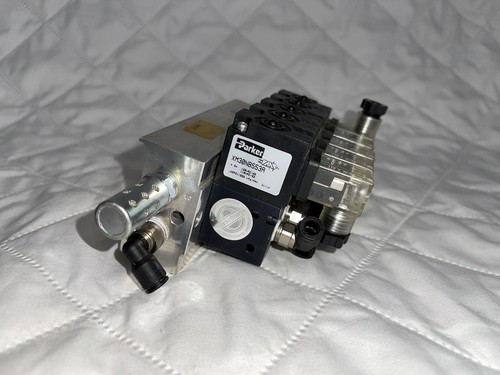 Parker XM30NB553A 3-Way Inline Valve 1/8" NPT .15cv 120VAC 50/60Hz 5 Valves - Picture 6 of 13