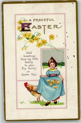 39412547 - A Peaceful Easter Huhn Kind mit Kueken AK Ostern Gebrauchsspuren