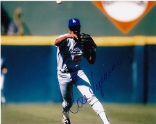 JOSE VIZCAINO  LOS ANGELES DODGERS   ACTION SIGNED 8x10