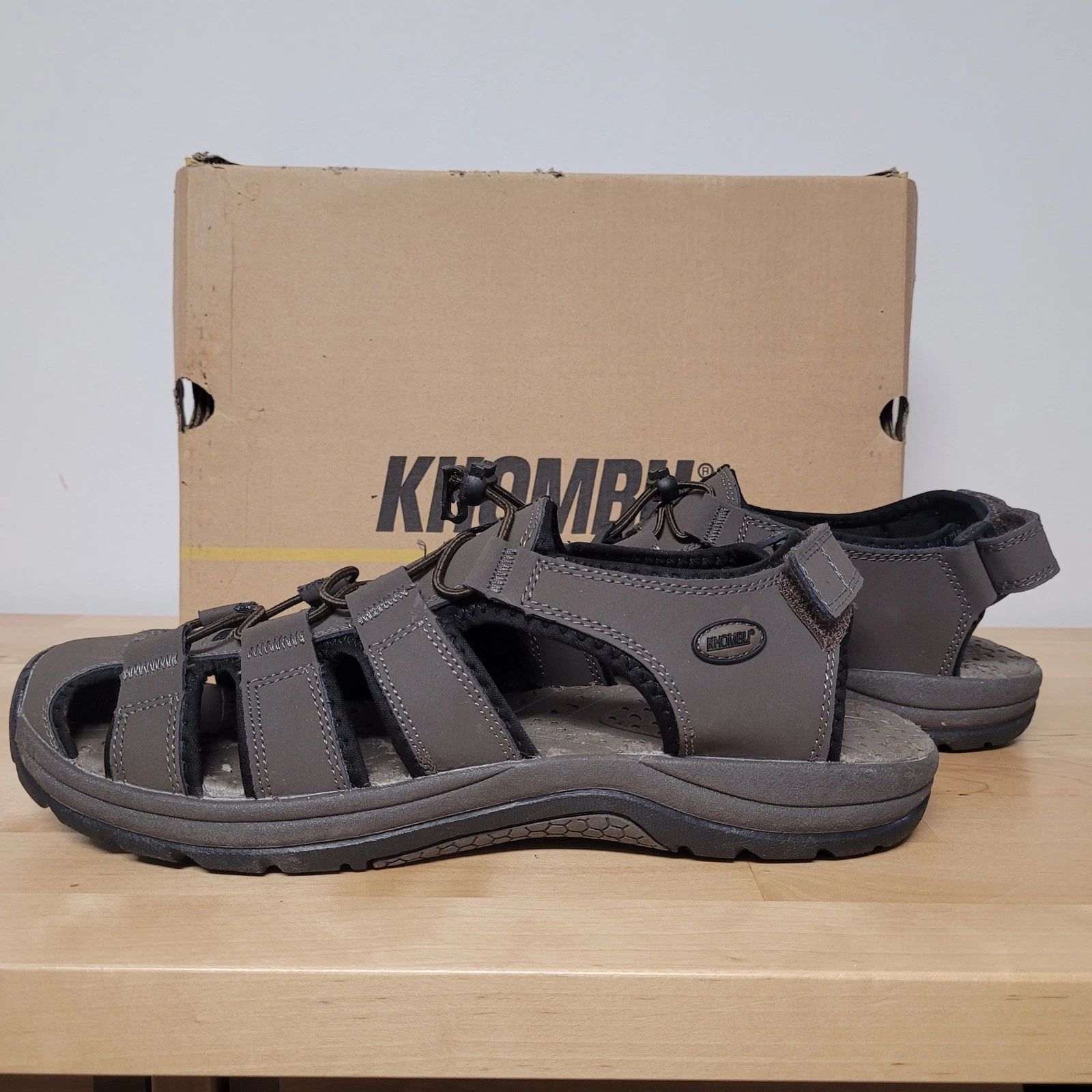 Khombu Chandler Fisherman Sandals Mens Size 11 Brown Leather Bungee Strap 73234