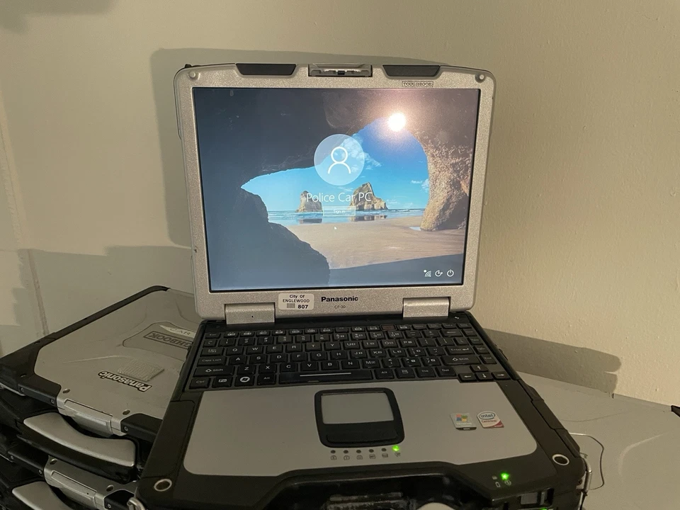 Coche de policía PC - Panasonic CF-30, WIN 10 Enterprise, 148 GB de almacenamiento + REGALOS GRATIS Foto 4 de 4