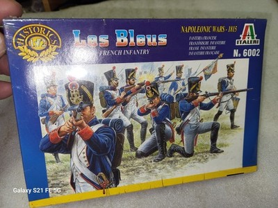 Italeri Napoleonic Wars 1815 Les Bleus French Infantry Soldier Figures 1/72 6002
