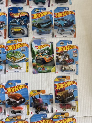 Hot Wheels - Lot Of 25 Unopened Vehicles No Duplicates 68' Dodge Dart Hotweiler - Picture 4 of 7