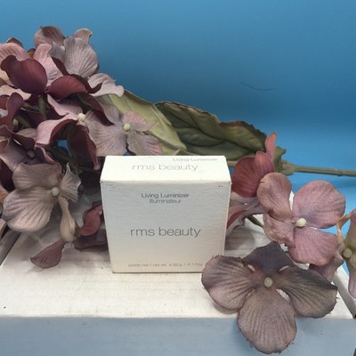 RMS Beauty ''Living illuminizer'' 0.17 oz New In Box M-25