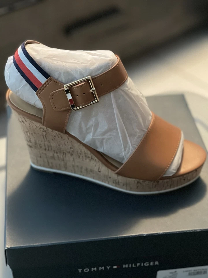Tommy Hilfiger Kaline 深蓝色 9.5M 码楔形凉鞋 - 时尚舒适时尚 — 第 2/2 张图片
