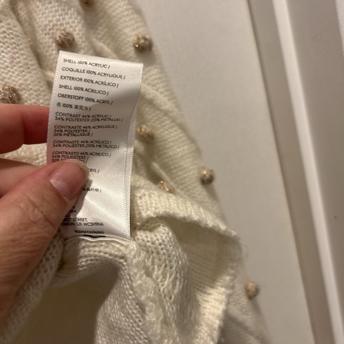 Suéter Recortado Urban Outfitters Talla Mediana Crema Con Pompón Dorado Coqueta - Imagen 8 de 8