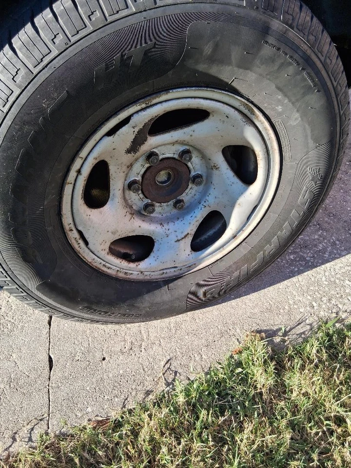 Tapacubos Toyota Tundra 2002 Foto 3 de 4