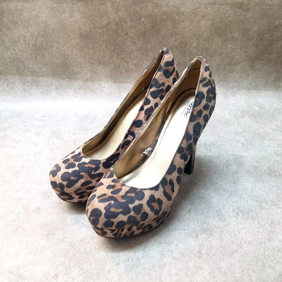 Zapatos de tacón Mossimo para mujer talla 7 de tela marrón con estampado de guepardo sin cordones de plataforma Foto 3 de 4