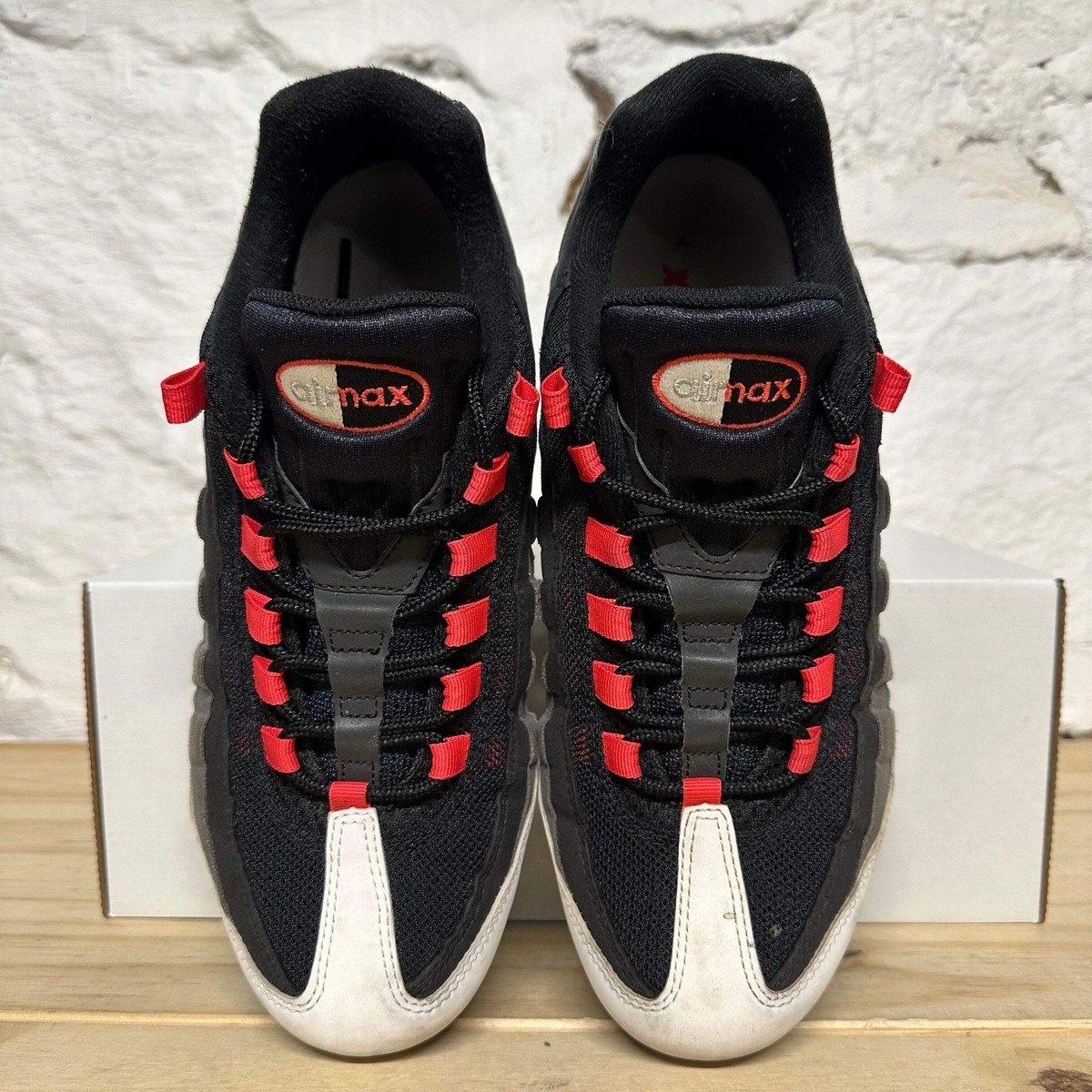 サ(☝︎ ՞ਊ ՞)☝︎ツキカ 　VaporMax '95 HOT RED Nike Air VaporMax 95 'Hot Red' Men's Size 9.5 Pre-owned