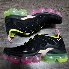 air vapormax plus black pink rise volt