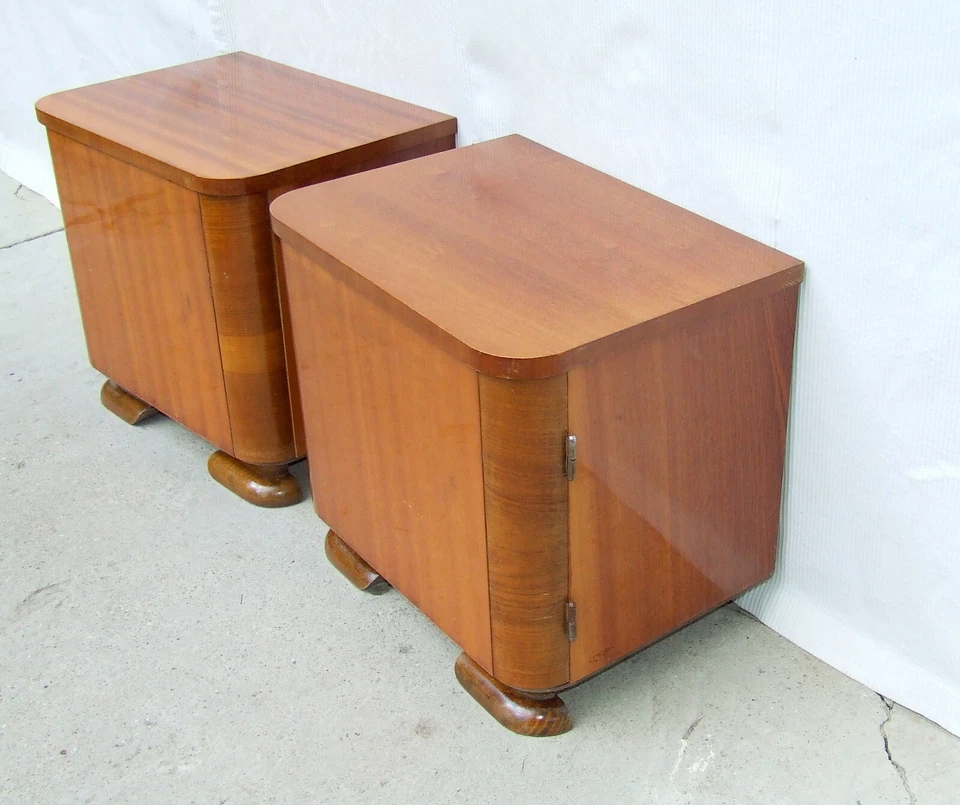 Par de mesitas de noche Art Deco, mesitas de noche. Mesas antiguas vintage de nogal. Foto 2 de 4