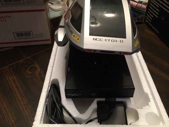 STAR TREK,NEXT GEN, 1994, COLLECTABLE SHUTTLECRAFT CLOCK STAR TREK,NEXT GEN, 1994, COLLECTABLE SHUTTLECRAFT CLOCK