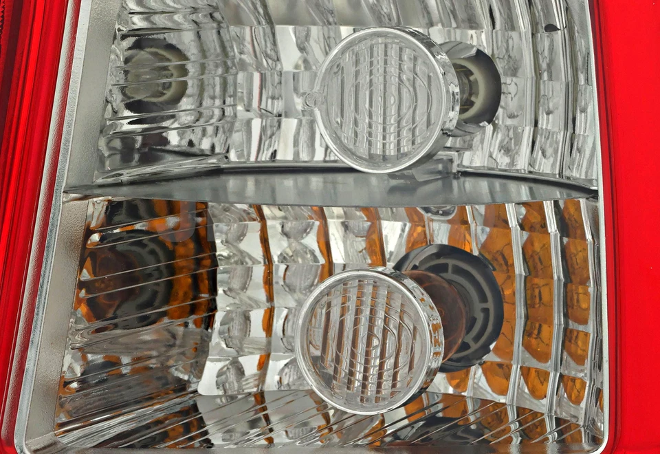 Luz trasera lado pasajero para Kia Rondo 2007-2008 Foto 3 de 4