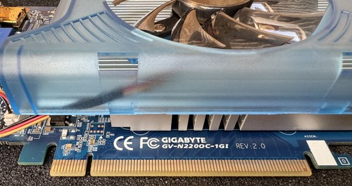 Tarjeta gráfica 1 GB Gigabyte GeForce GT 220 OC PCIe 2.0 x16 GV-N220OC-1GI - Imagen 2 de 11