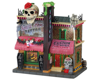 Lemax 15751 - THE SKULL AND ROSE TATTOO STUDIO, B/O (4.5V) - Spooky Town Neu