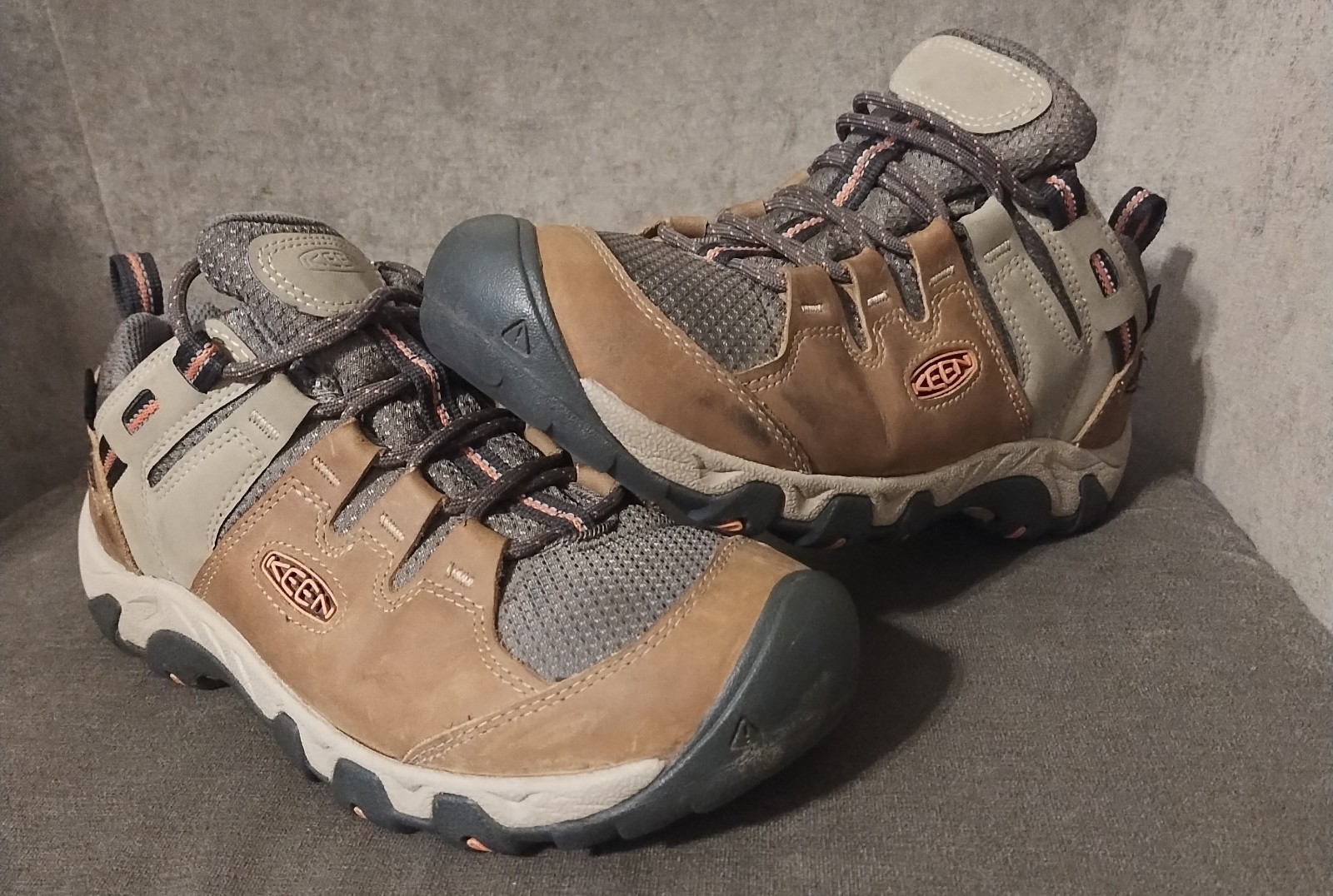 Scarpe da trekking impermeabili Keen da donna taglia 10 Steens Timberwolf corallo sneakers