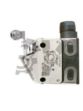 1PC D4E-1G10N Small Enclosed Limit Switch NEW #lk
