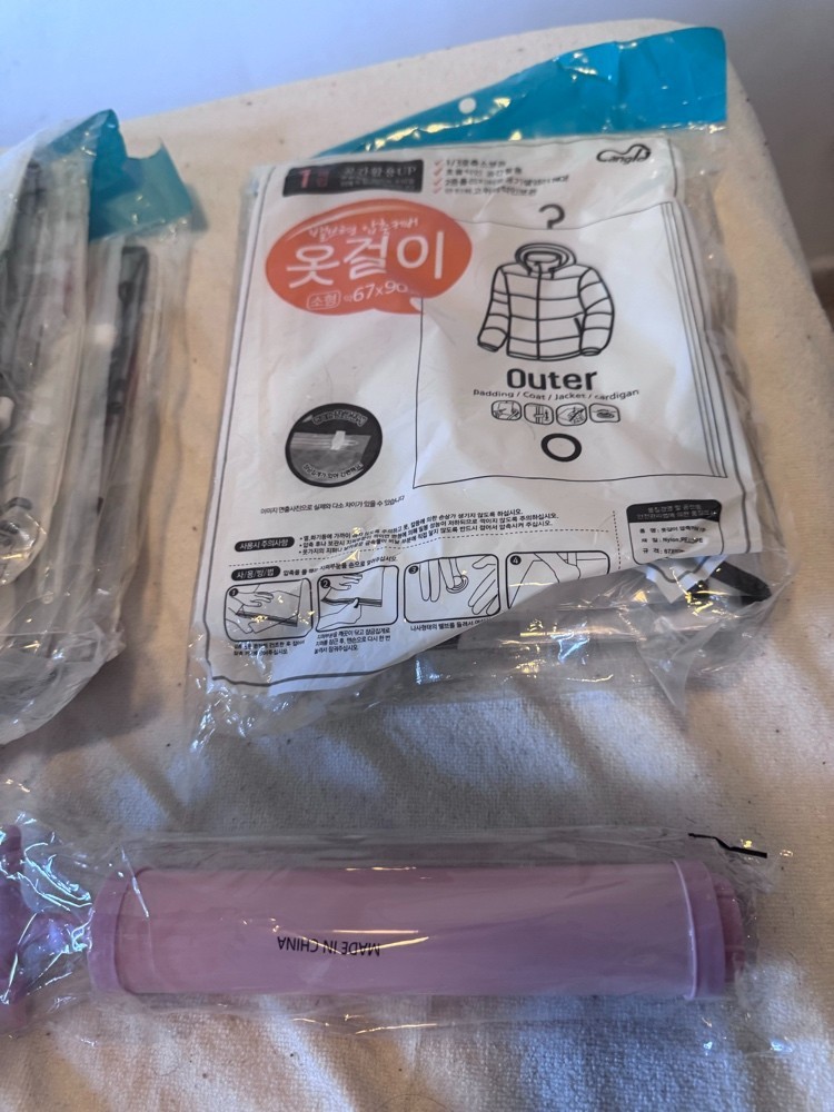 Set Bolsas de Vacío para Ropa con Gancho Colgador (67x90 cm)