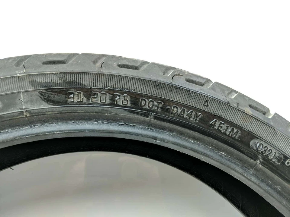 Rueda delantera Dunlop D402F 130/70-18 63H 15 Harley Davidson FLD Dyna Switchback Foto 2 de 4