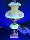 FENTON CUSTARD URANIUM GLASS HAND-PAINTED DAISIES LAMP SIGNED ARTIST 19.5" GLOWS — photo 1