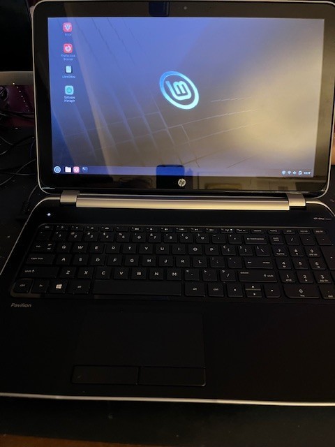 HP Touchscreen Laptop with Linux Mint