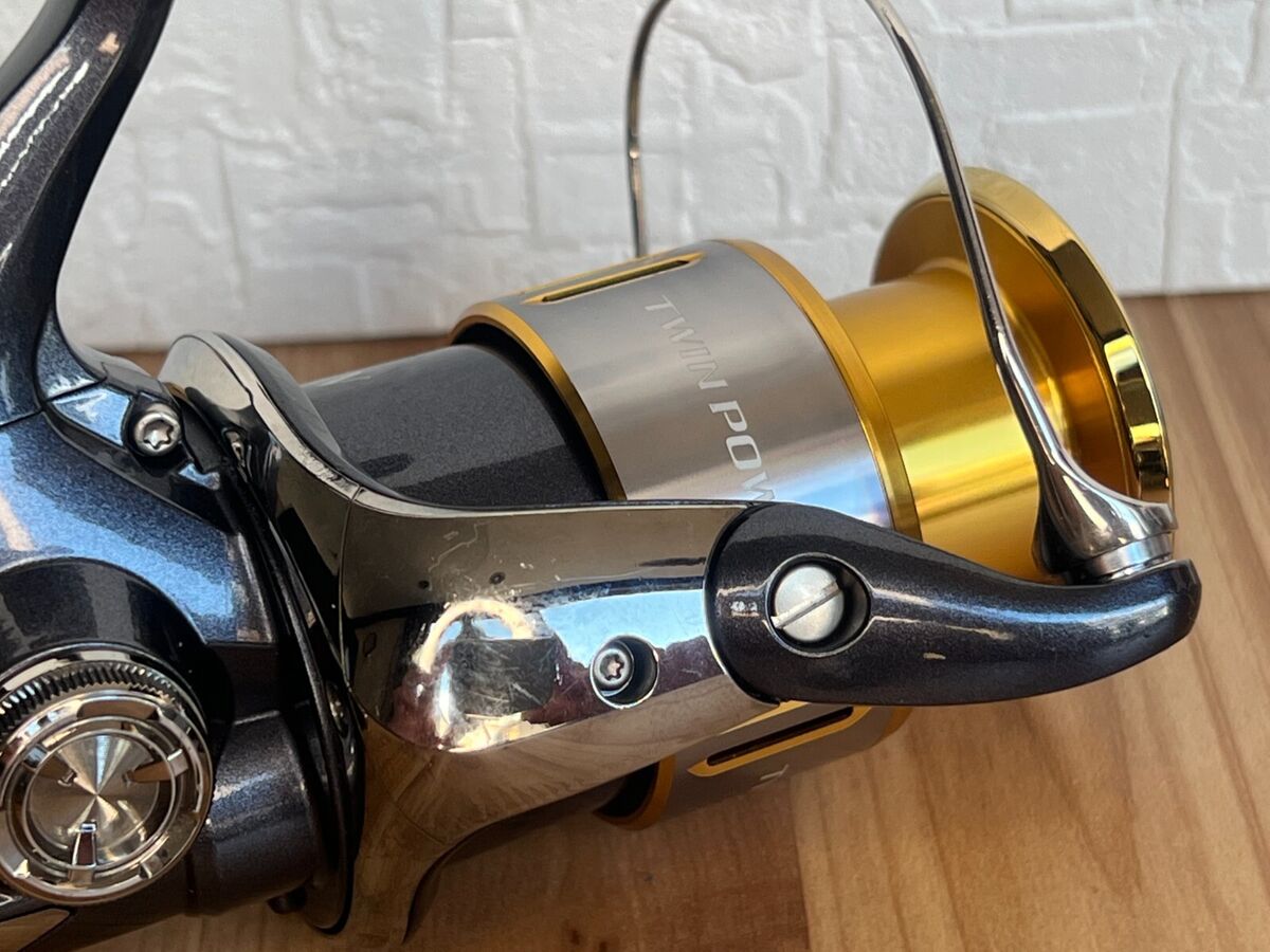 Shimano 15 TWIN POWER SW 4000 XG Spinning Jigging Game Reel Shimano 15 TWIN POWER SW 4000 XG Spinning Jigging Game Reel