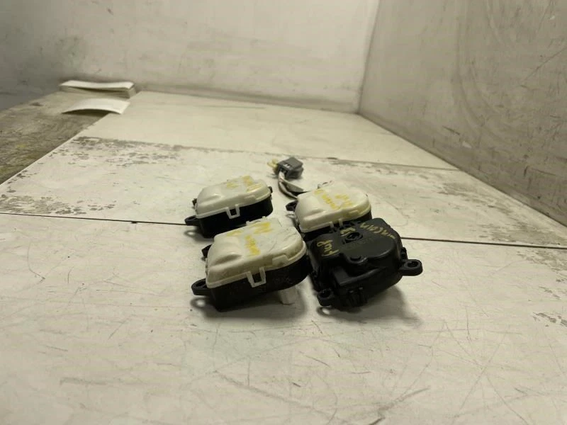 Lincoln MKS 2013 calefacción aire acondicionado mezcla puerta solapa actuadores 4 piezas OEM+ Foto 4 de 4