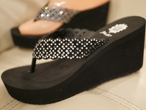 NEW WOMEN'S BLACK YELLOW BOX WEDGE SANDLES FLIP FLOPS RHINESTONES DELOISE |  eBay