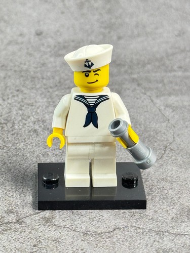 2011 LEGO Collectible Minifigure Series 4 - SAILOR -