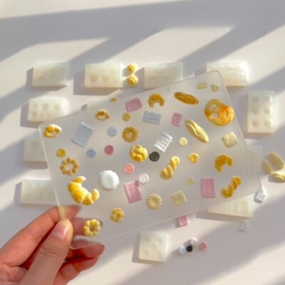 1:12 Scale Dollhouse Miniatures  Bread Biscuit Cook Silicone Mold Accessory