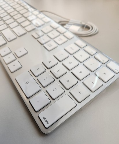 Brand New Sealed Genuine Apple Mac A1243 USB Keyboard - No box - Picture 3 of 7
