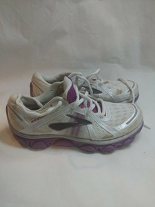 famous footwear brooks