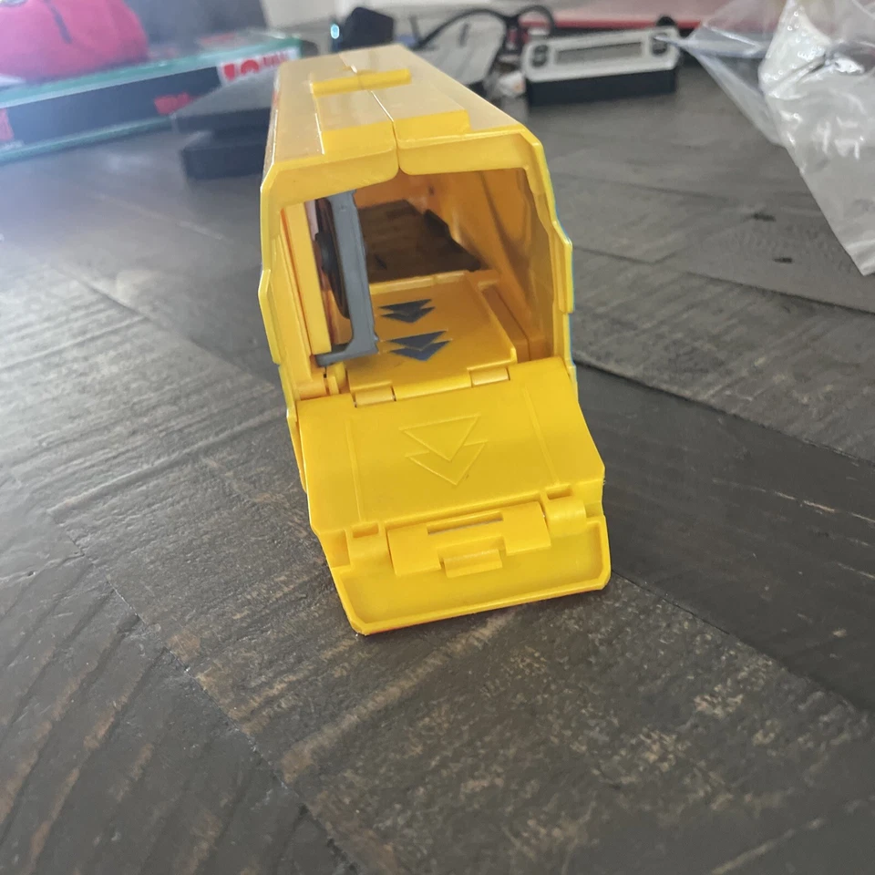 Camión para 51 autos Disney Dinoco SOLO plataforma grande amarilla 2017 juego Mattel abierto dc7 Foto 4 de 4